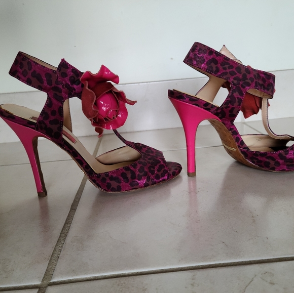 Betsey Johnson flower heels sz 8. Pink. - Picture 3 of 5
